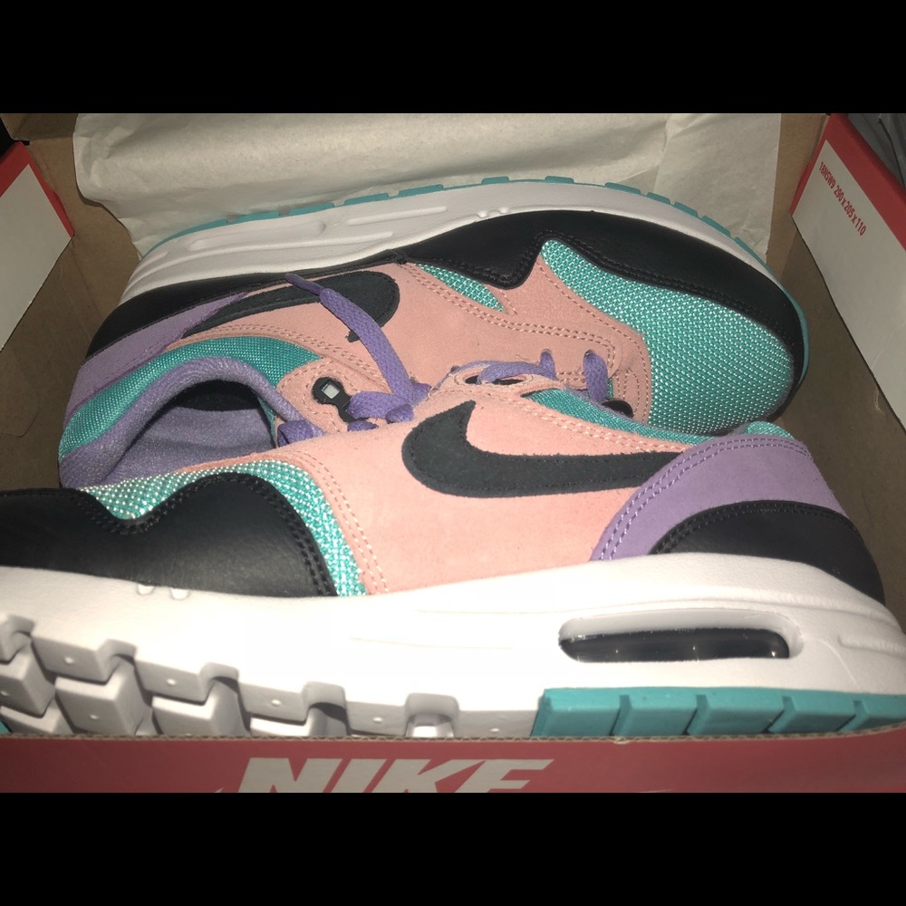 Nike Air Max 1 Nike Day (GS - Picture 2 of 2